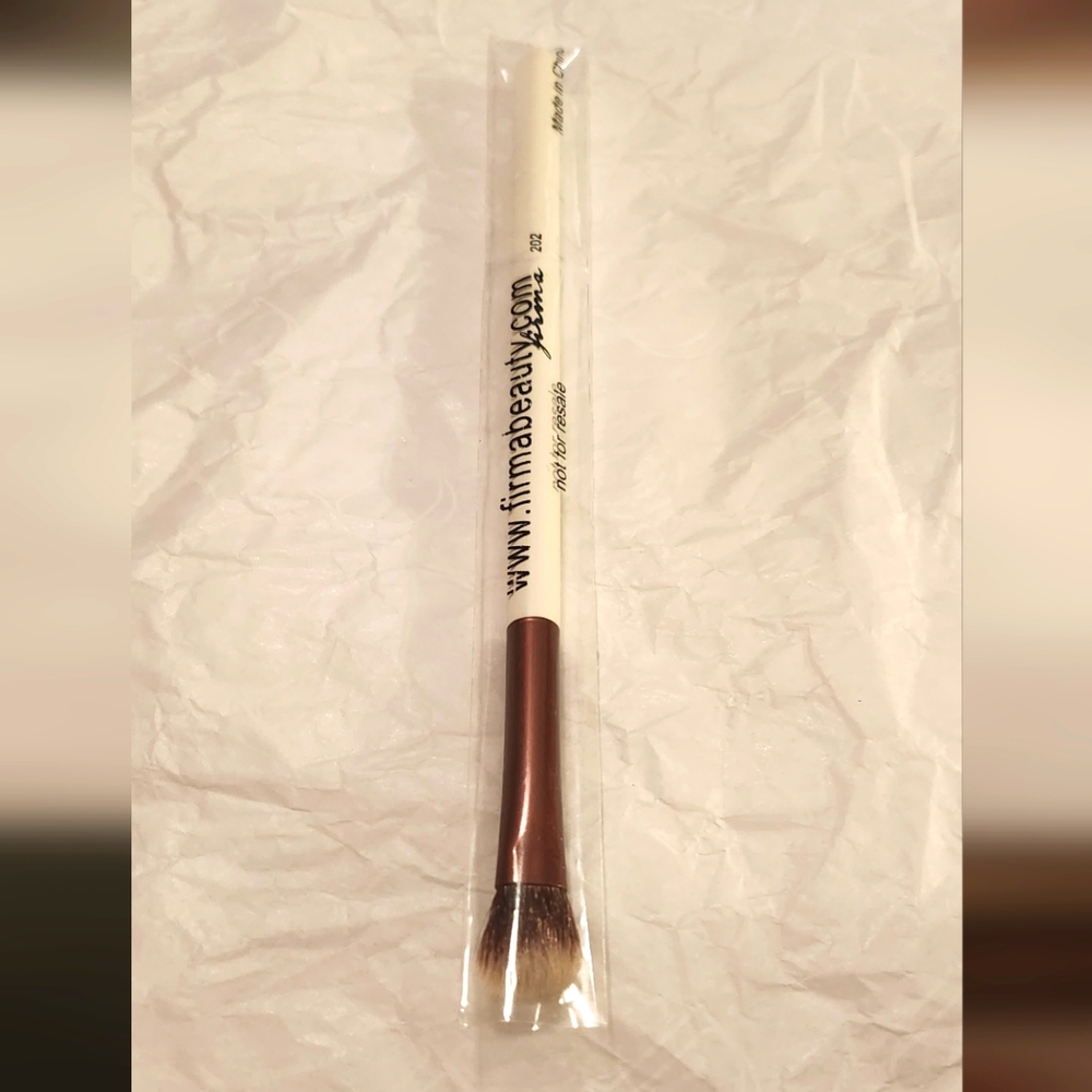 Firma Beauty 202 Angled Blender White NIB